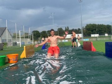 ⚽️ 𝗦𝗧𝗔𝗚𝗘 𝗣𝗔𝗖 𝗩𝗔𝗖' 𝗘𝗧𝗘 𝟮𝟬𝟮𝟰 ⚽️

📸 Photos de quelques stagiaires qui ont participé au ventriglisse du jour 🤪

🏄‍♂️ Les photos de la session surf du jour...