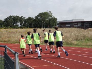 ⚽️ 𝗦𝗧𝗔𝗚𝗘 𝗣𝗔𝗖 𝗩𝗔𝗖' 𝗘𝗧𝗘 𝟮𝟬𝟮𝟰 ⚽️

🗓 Quelques photos des JO organisés aujourd'hui pendant que les stagiaires retrouvent les terrains du Pac-Football Plouzane