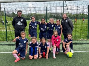 ⚽️ 𝗨𝟭𝟭 𝗙𝗘́𝗠𝗜𝗡𝗜𝗡𝗘𝗦 ⚽️

Victoire de nos 𝗨𝟭𝟭𝗙 samedi dernier face à l’AL Coataudon (0-6). 🤩

Félicitations les championnes ✨

💙🤍