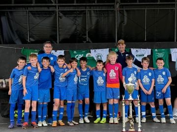 ⚽️ 𝙀𝘾𝙊𝙇𝙀 𝘿𝙀 𝙁𝙊𝙊𝙏 ⚽️

Victoire en consolante de nos 𝗨𝟭𝟬 𝗕 au tournoi de l’𝗘𝗦𝗣𝗘 𝗣𝗹𝗼𝘂𝗴𝘂𝗲𝗿𝗻𝗲𝗮𝘂 ce week-end. 🤩

Félicitations à nos petits bleus et aux coachs. 👏

💙🤍