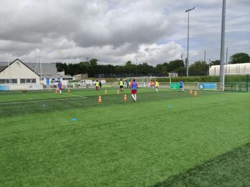 ⚽️ 𝗦𝗧𝗔𝗚𝗘 𝗣𝗔𝗖 𝗩𝗔𝗖’ 𝟮 - 𝗘́𝗧𝗘́ 𝟮𝟬𝟮𝟱 ⚽️

Hier, c’était le début officiel du stage !

�Nos jeunes ont profité d’une première séance de football sous le soleil...