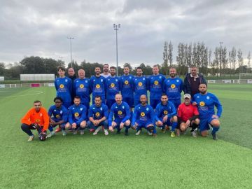 [𝙈𝙀𝙍𝘾𝙍𝙀𝘿𝙄𝙎 𝙋𝘼𝙍𝙏𝙀𝙉𝘼𝙄𝙍𝙀𝙎]

Notre 𝗲́𝗾𝘂𝗶𝗽𝗲 𝗟𝗼𝗶𝘀𝗶𝗿 a fièrement étrenné son tout nouveau jeu de maillots le week-end dernier ! 🔥⚽

Un grand merci à 𝗥𝗼𝗽𝗮𝗿𝘀...