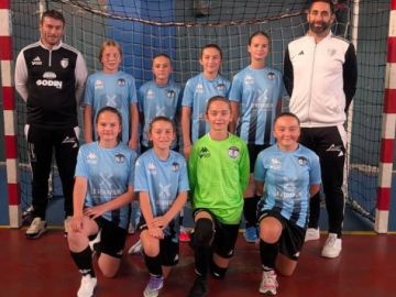 SIX VICTOIRES en 6 matchs pour les U13 Filles en coupe Futsal !!!😀

14 buts marqués et 0 encaissé 💪

Bravo les filles pour cette performance 🤩