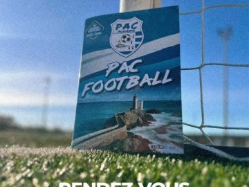 📖⚽ 𝗢𝗻 𝗹𝗮𝗻𝗰𝗲 𝟮𝟬𝟮𝟲 𝗮𝘃𝗲𝗰 𝘂𝗻 𝗴𝗿𝗮𝗻𝗱 𝗺𝗼𝗺𝗲𝗻𝘁 𝗽𝗼𝘂𝗿 𝗹𝗲 𝗣𝗔𝗖 𝗙𝗼𝗼𝘁𝗯𝗮𝗹𝗹.

Cette saison, le club aura son propre album officiel, avec les vignettes de chaque licencié du...