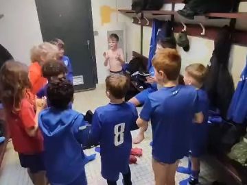 ⚽️ 𝙀́𝘾𝙊𝙇𝙀 𝘿𝙀 𝙁𝙊𝙊𝙏 ⚽️

Chant de la victoire pour nos U11A après leur rencontre face à l’AS Guilers (5-0) ! 📣🤩

💙🤍